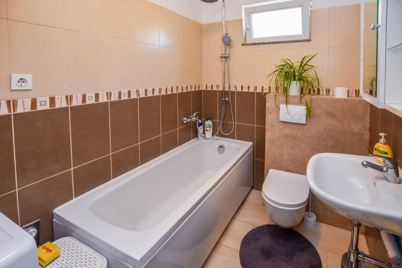 Apartamento Kuca Za Odmor Lucija Vrana  Exterior foto